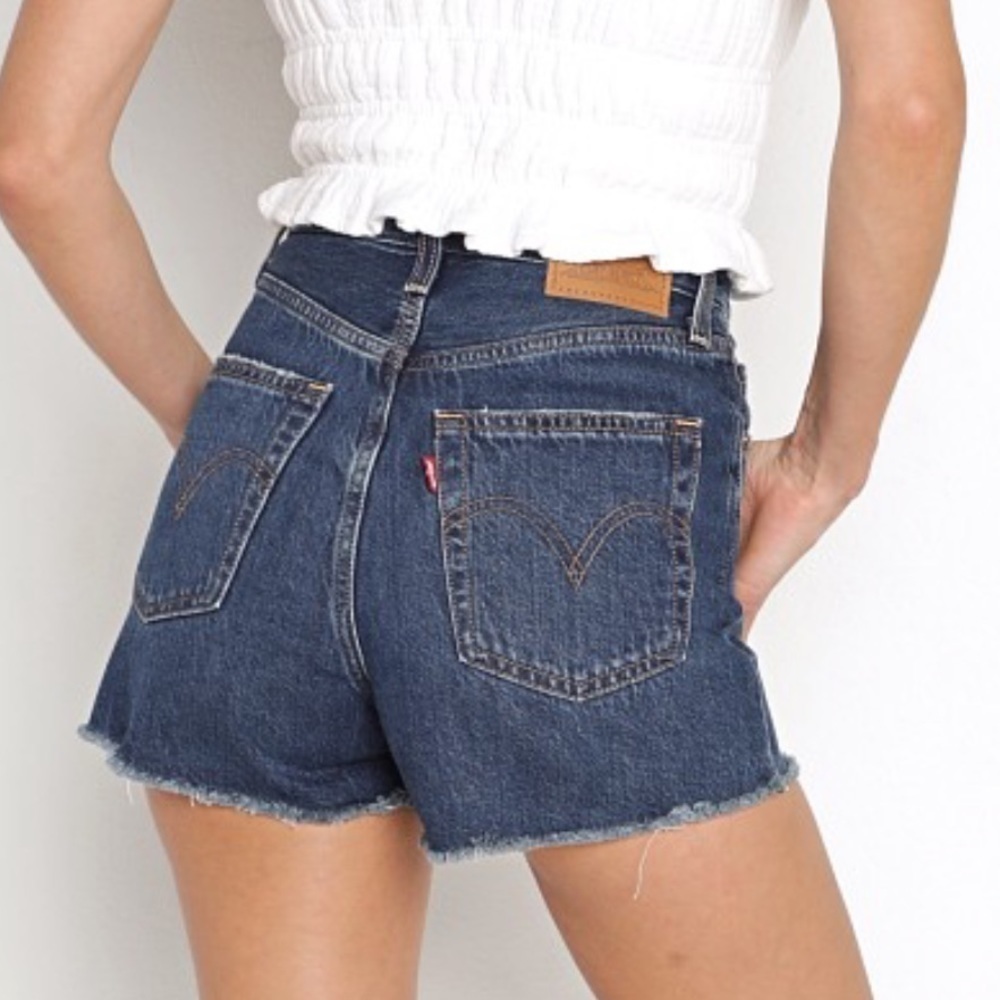 NWT Levi’s Ribcage High Waisted Denim Shorts in Noe Five
